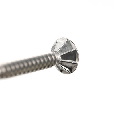 スタッドレスタイヤ フラットヘッド 自律ドリリングスクリュー 翼 4.5x37mm と ラスペルト仕上げ